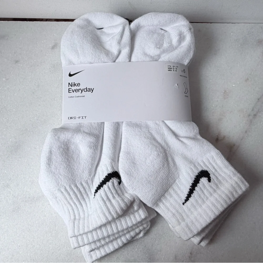 Nike Men's White and Black Crew Socks - 6 Pack